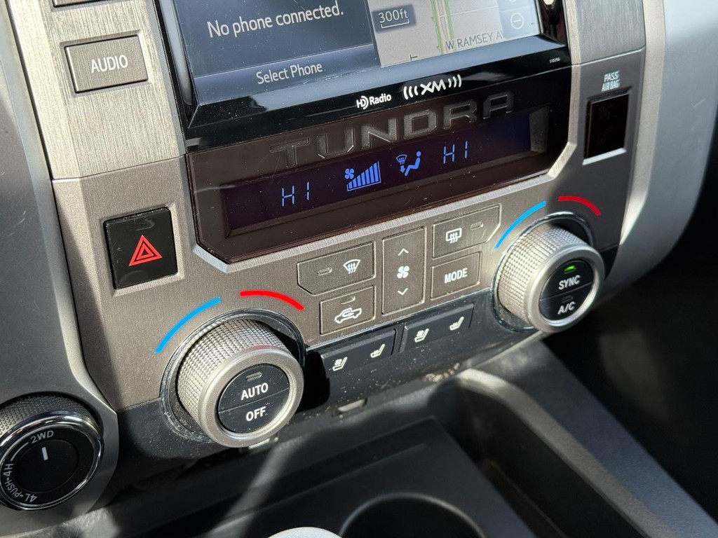 Toyota Tundra 4WD Vehicle Full-screen Gallery Image 19