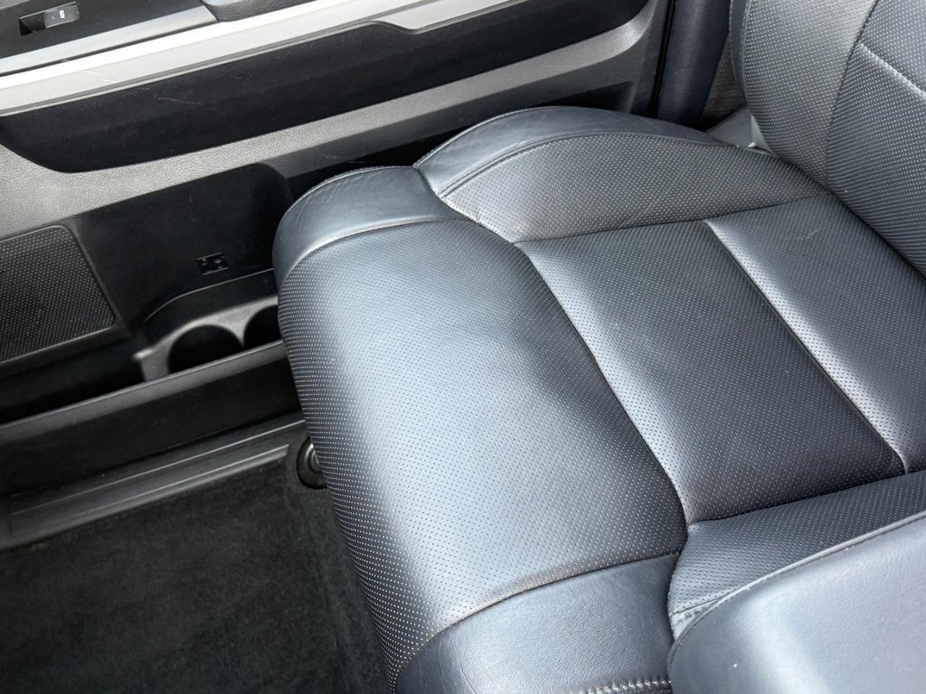 Toyota Tundra 4WD Vehicle Full-screen Gallery Image 21