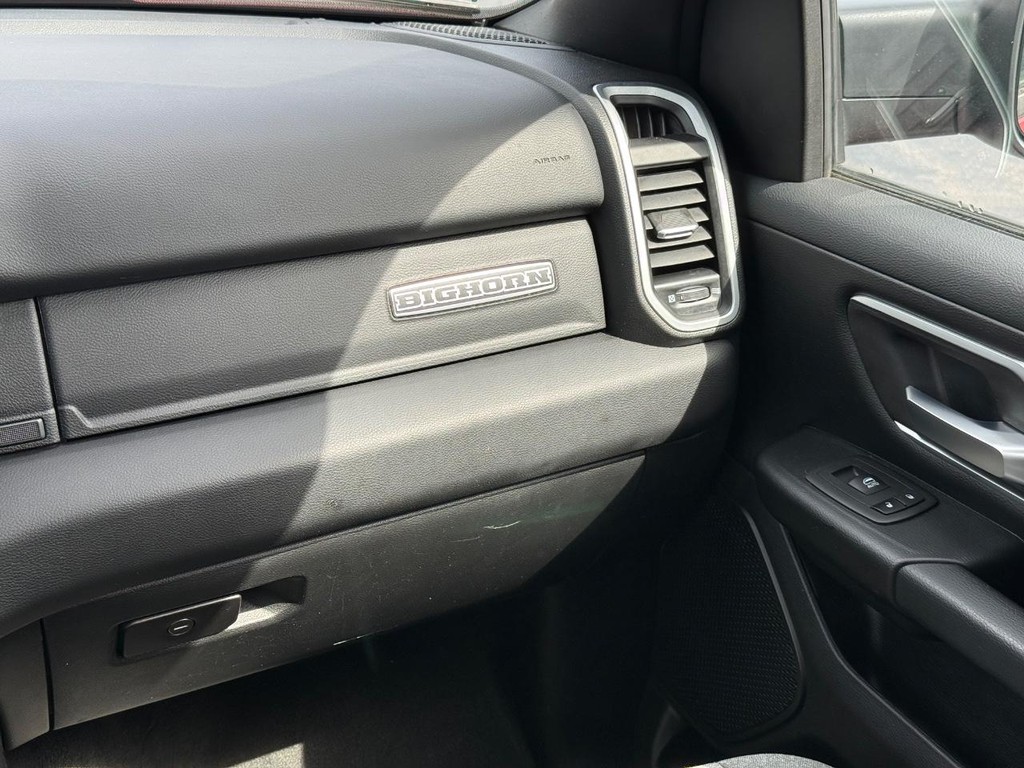 Ram 1500 Vehicle Full-screen Gallery Image 12