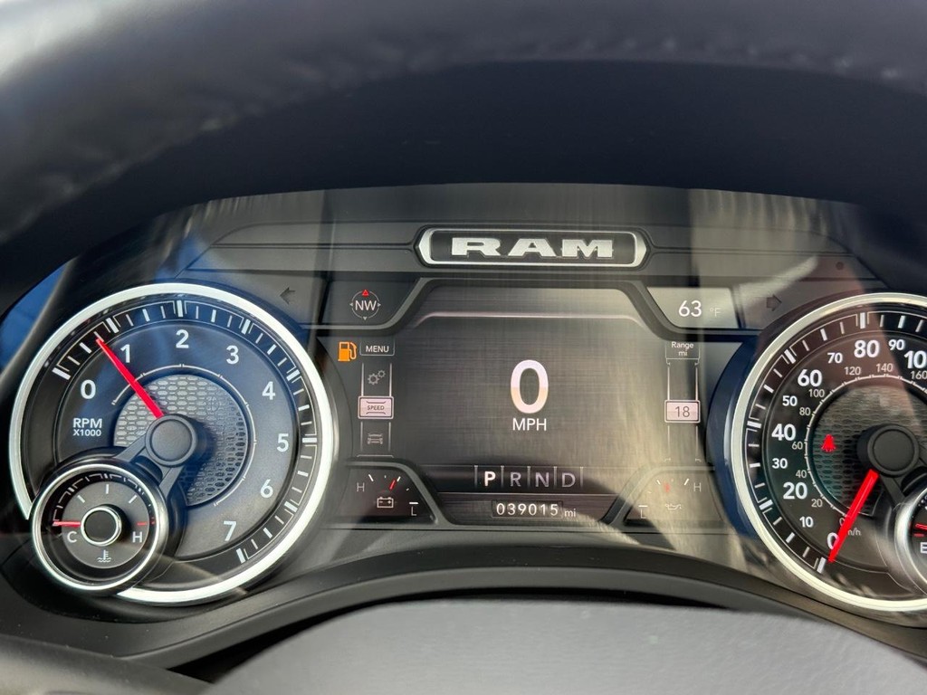 Ram 1500 Vehicle Full-screen Gallery Image 17
