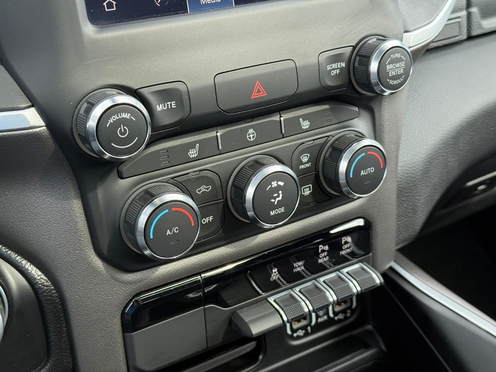 Ram 1500 Vehicle Full-screen Gallery Image 19