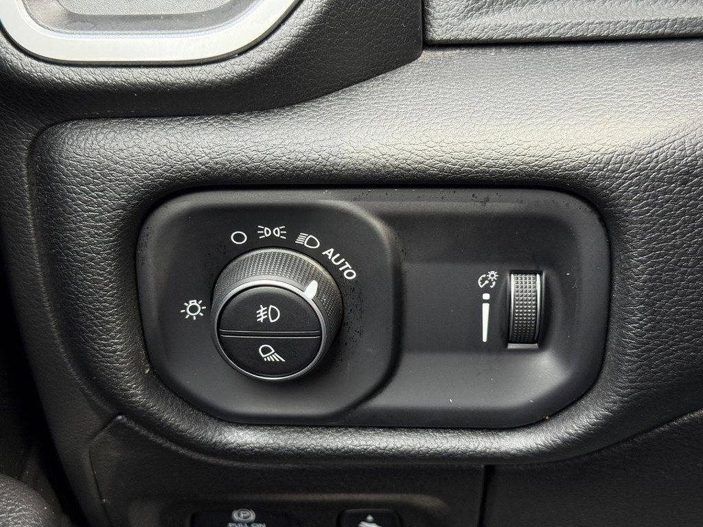 Ram 1500 Vehicle Full-screen Gallery Image 21