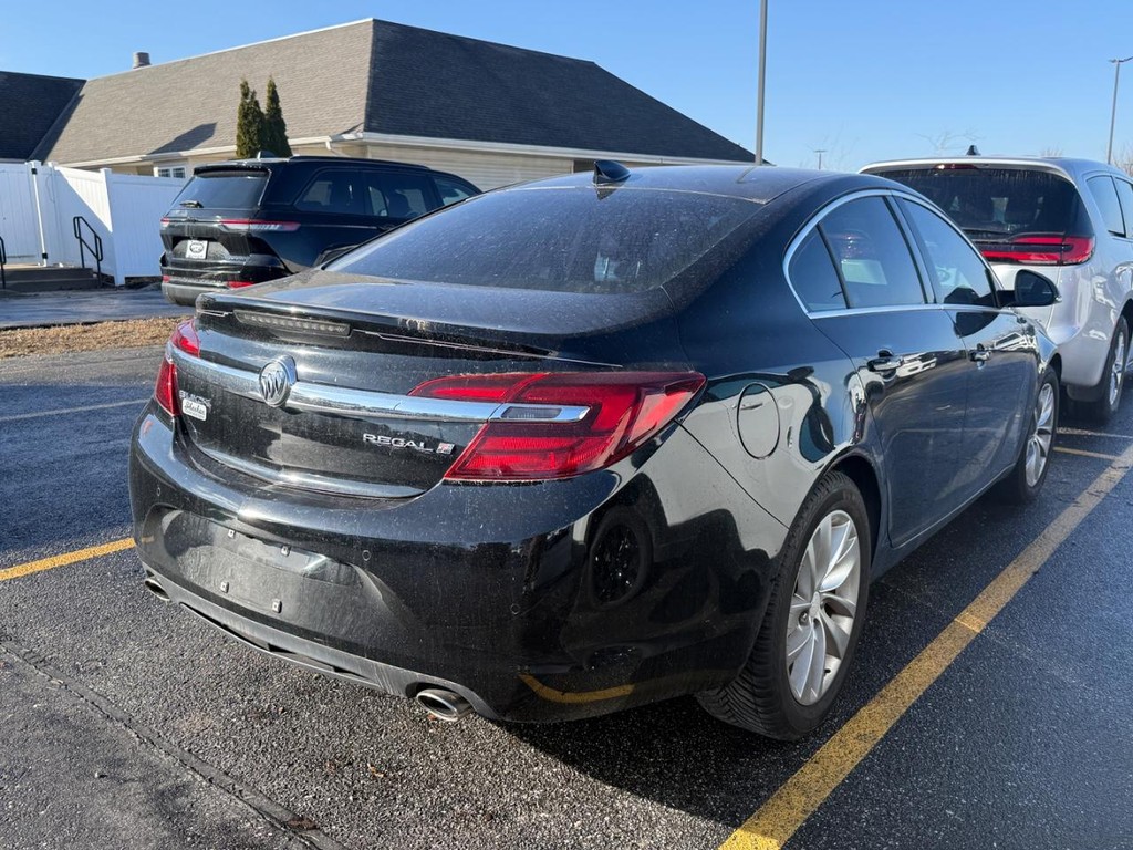 Buick Regal Vehicle Full-screen Gallery Image 02