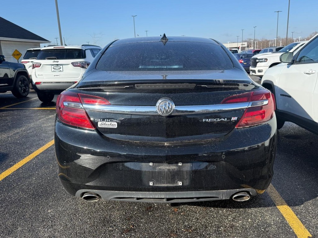 Buick Regal Vehicle Full-screen Gallery Image 03