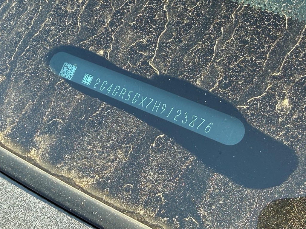 Buick Regal Vehicle Full-screen Gallery Image 06