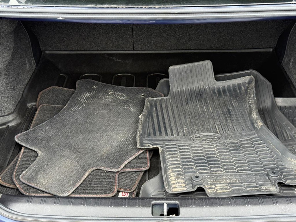 Subaru WRX Vehicle Full-screen Gallery Image 05