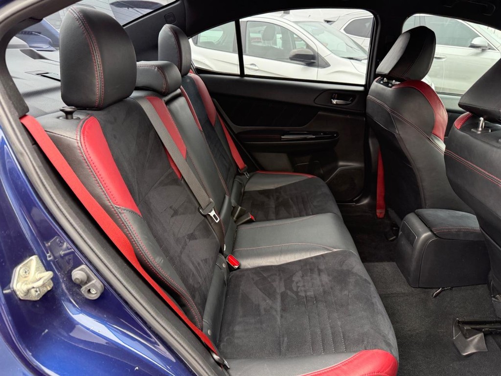 Subaru WRX Vehicle Full-screen Gallery Image 07