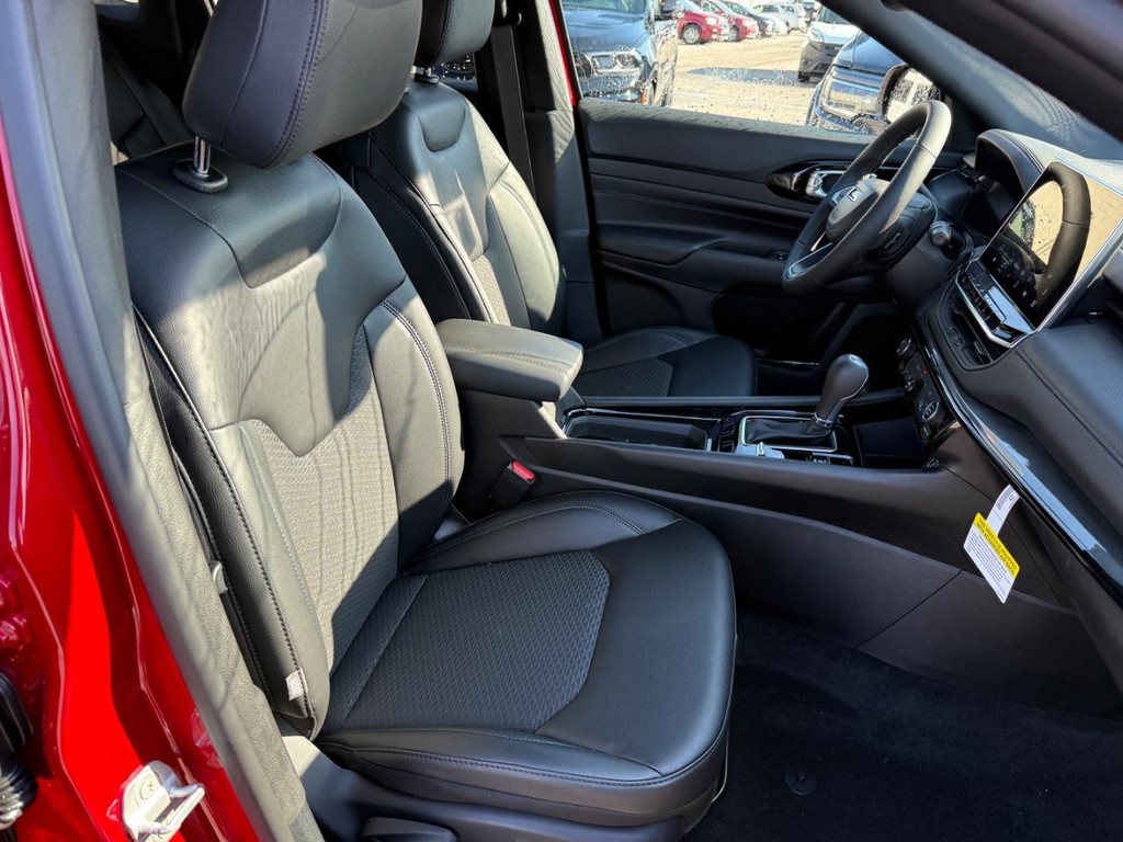Jeep Compass Vehicle Full-screen Gallery Image 06