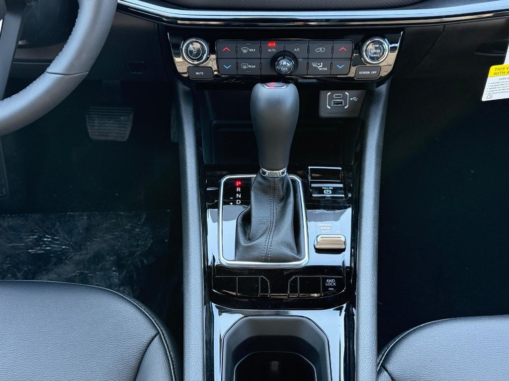Jeep Compass Vehicle Full-screen Gallery Image 10