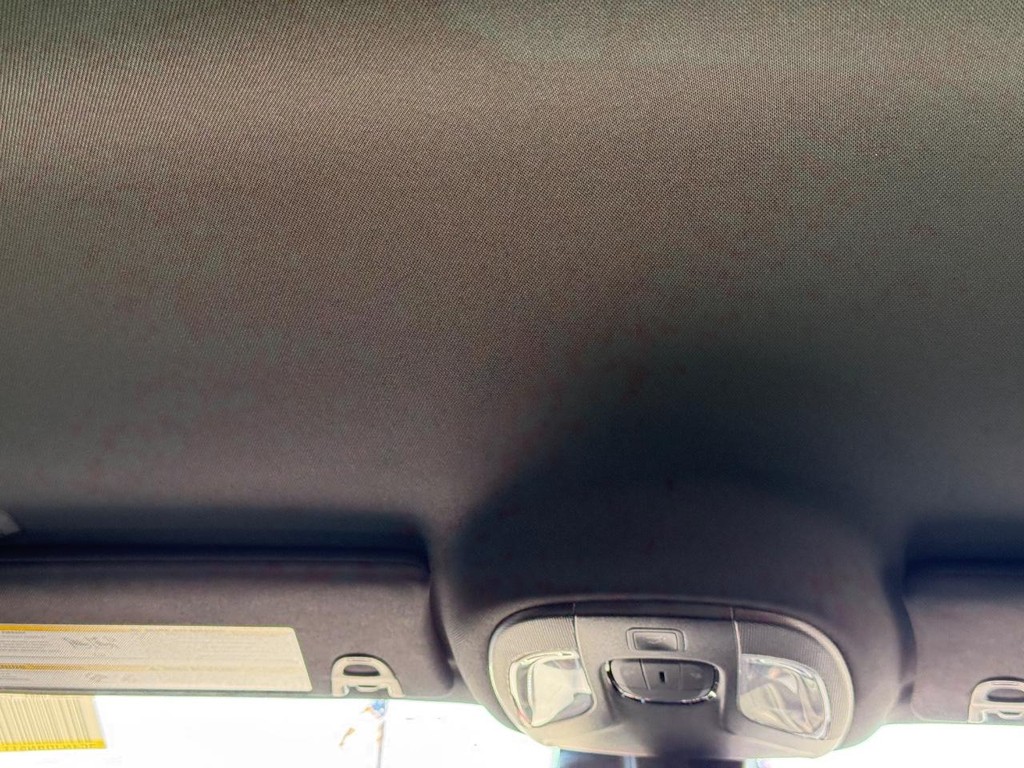 Jeep Compass Vehicle Full-screen Gallery Image 13
