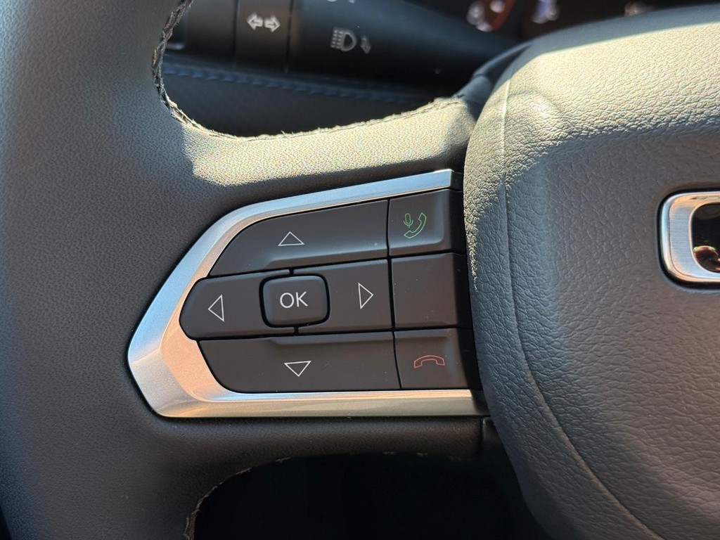 Jeep Compass Vehicle Full-screen Gallery Image 15
