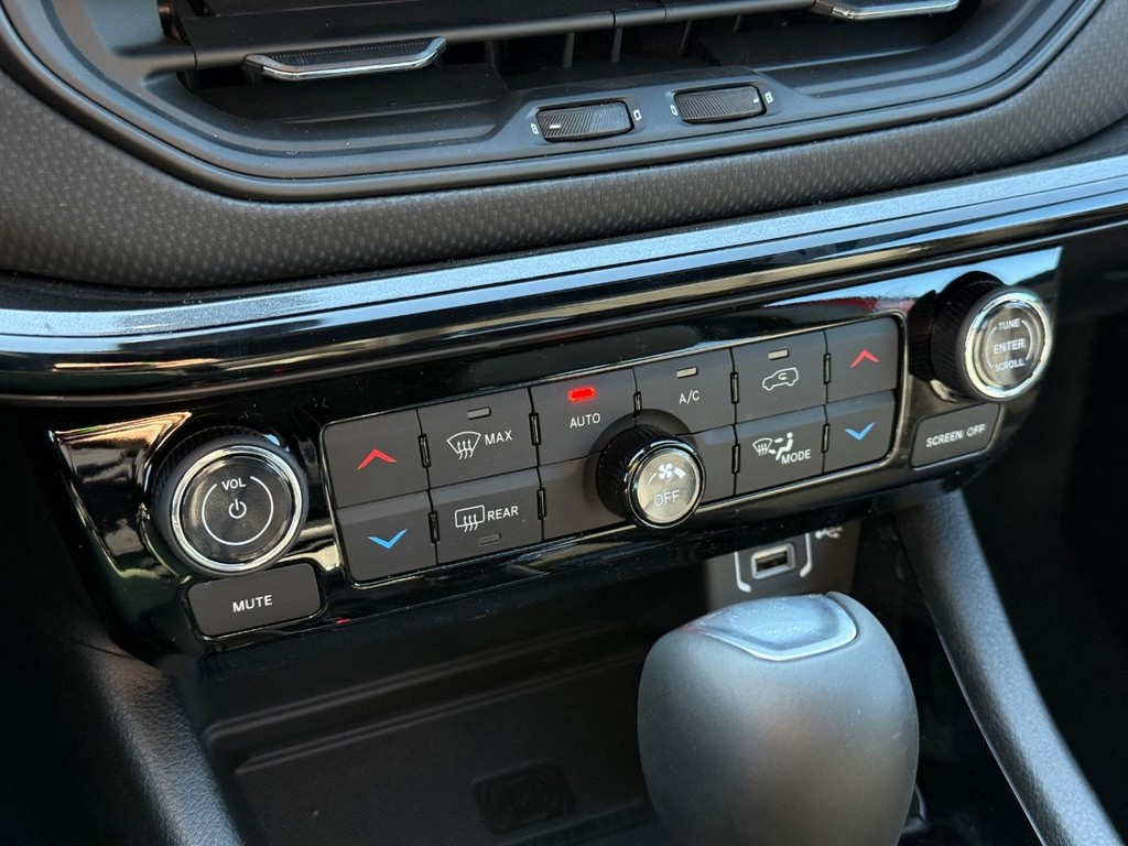 Jeep Compass Vehicle Full-screen Gallery Image 19