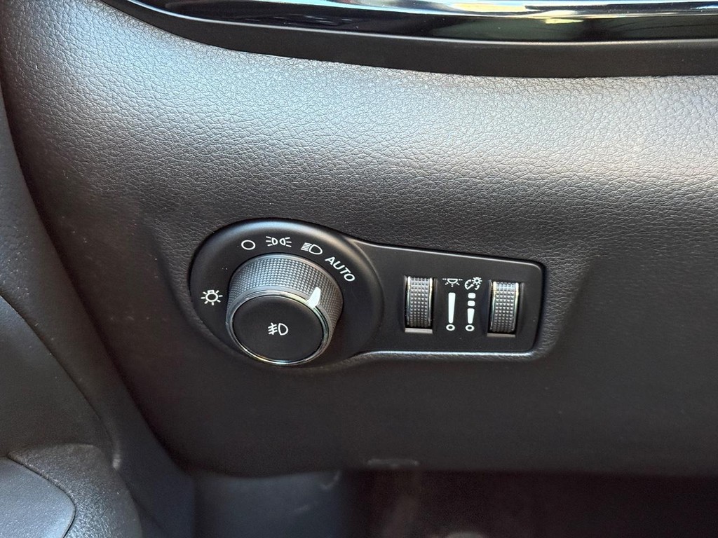 Jeep Compass Vehicle Full-screen Gallery Image 20