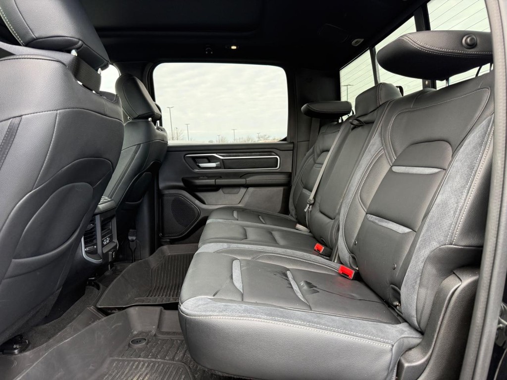 Ram 1500 Vehicle Full-screen Gallery Image 05