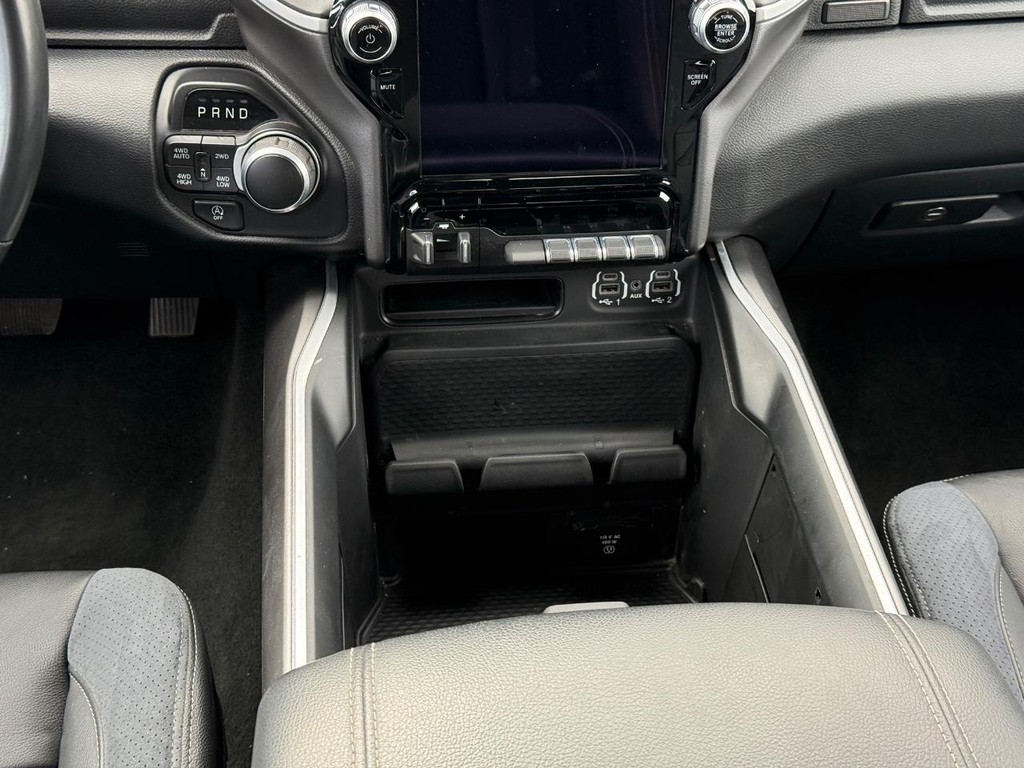 Ram 1500 Vehicle Full-screen Gallery Image 08