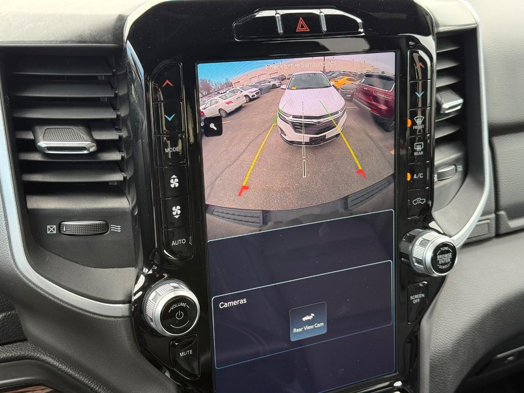 Ram 1500 Vehicle Full-screen Gallery Image 16