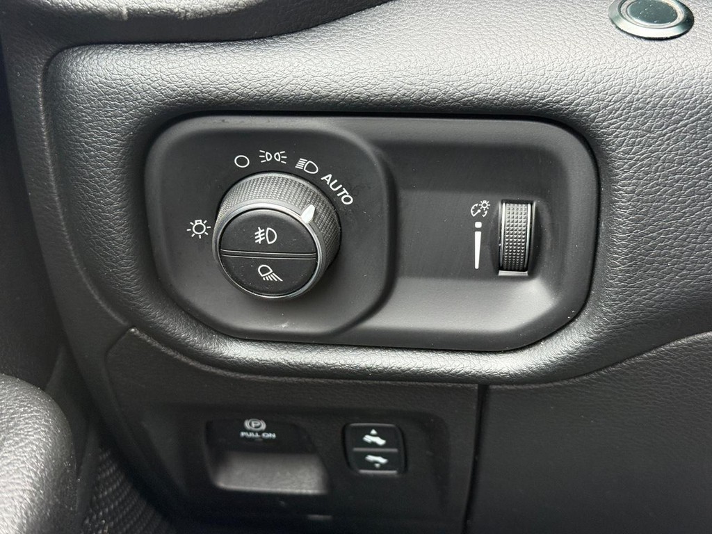 Ram 1500 Vehicle Full-screen Gallery Image 18