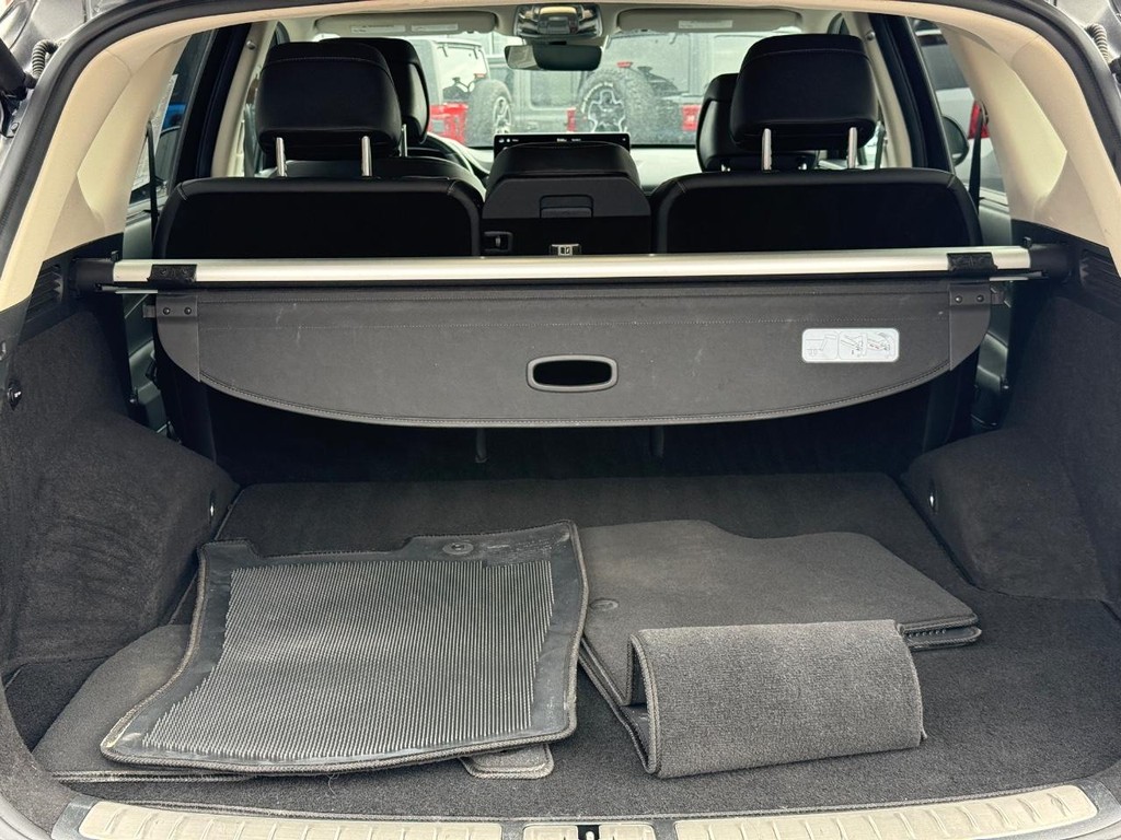 Genesis GV80 Vehicle Full-screen Gallery Image 05