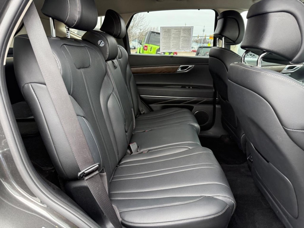 Genesis GV80 Vehicle Full-screen Gallery Image 07