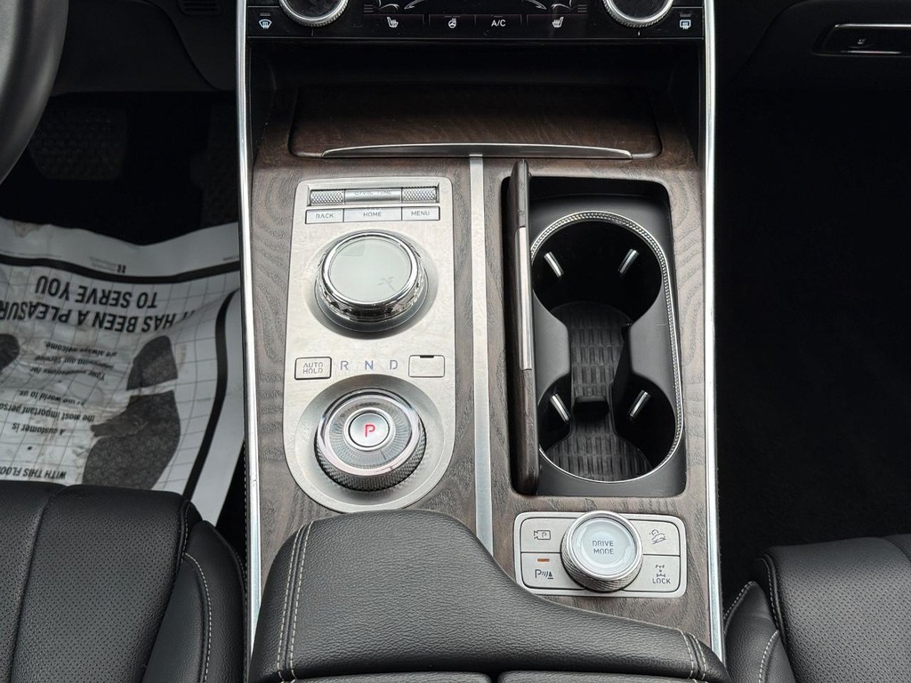 Genesis GV80 Vehicle Full-screen Gallery Image 10