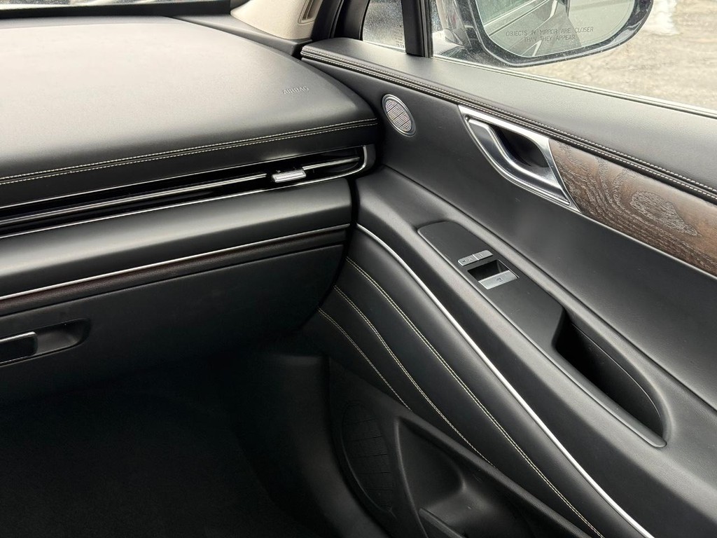 Genesis GV80 Vehicle Full-screen Gallery Image 12