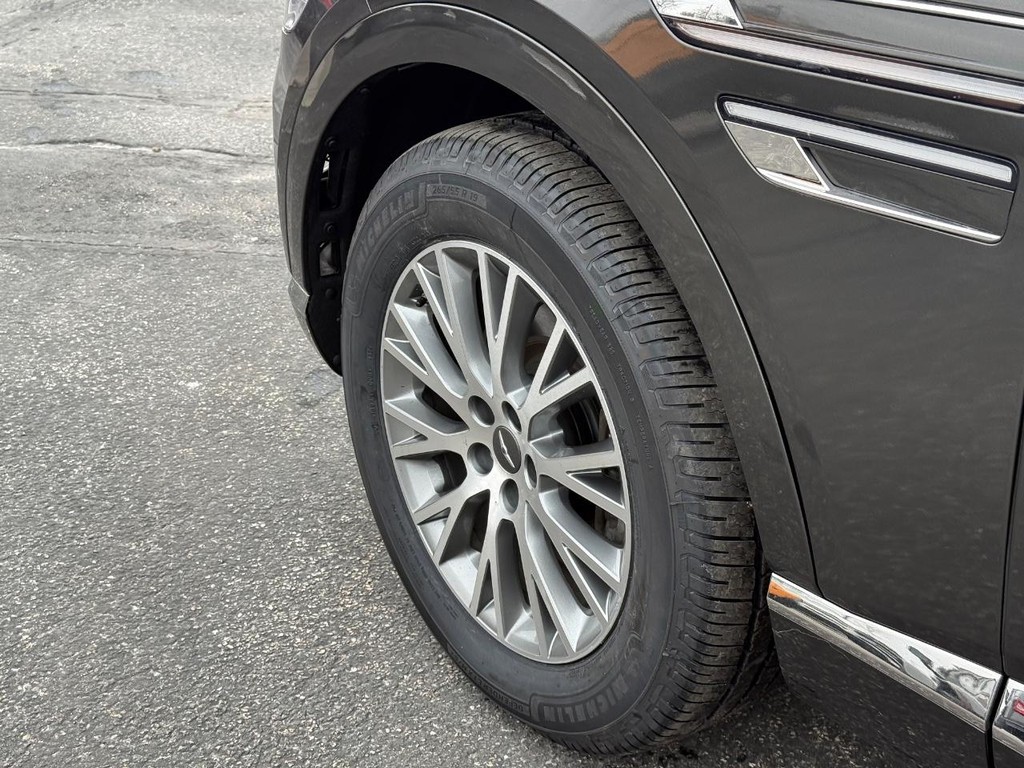 Genesis GV80 Vehicle Full-screen Gallery Image 14