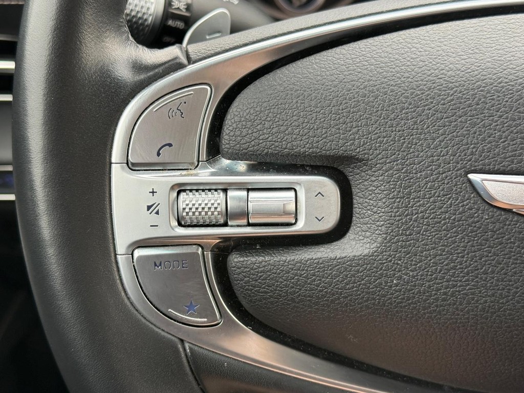 Genesis GV80 Vehicle Full-screen Gallery Image 15