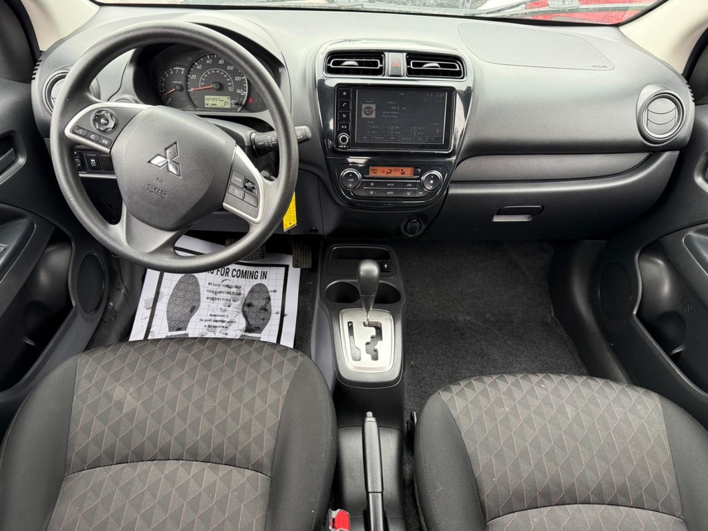 Mitsubishi Mirage Vehicle Full-screen Gallery Image 08