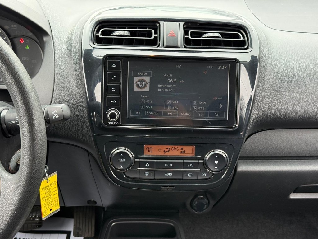 Mitsubishi Mirage Vehicle Full-screen Gallery Image 09