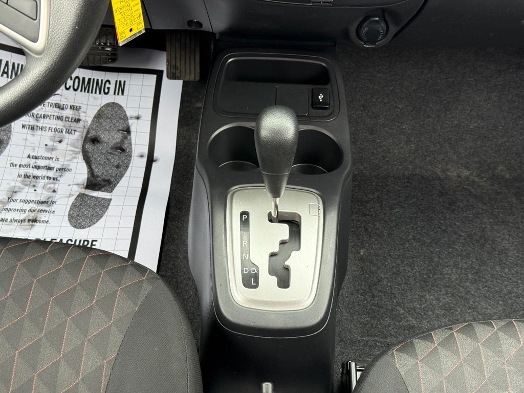 Mitsubishi Mirage Vehicle Full-screen Gallery Image 10