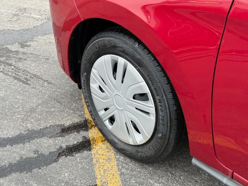 Mitsubishi Mirage Vehicle Full-screen Gallery Image 14