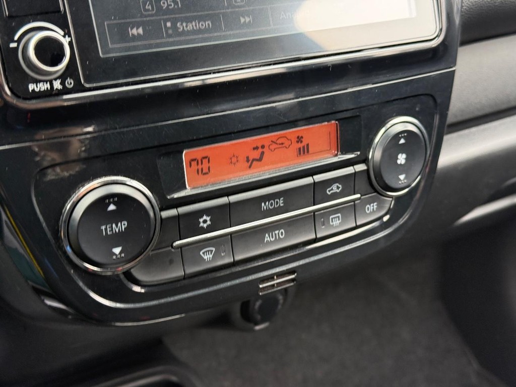 Mitsubishi Mirage Vehicle Full-screen Gallery Image 19