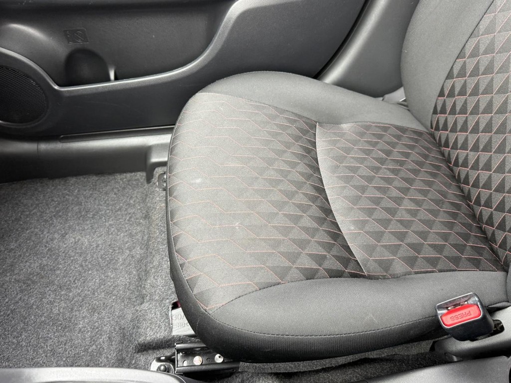 Mitsubishi Mirage Vehicle Full-screen Gallery Image 20