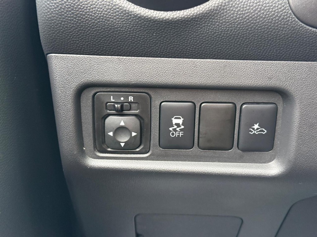 Mitsubishi Mirage Vehicle Full-screen Gallery Image 21