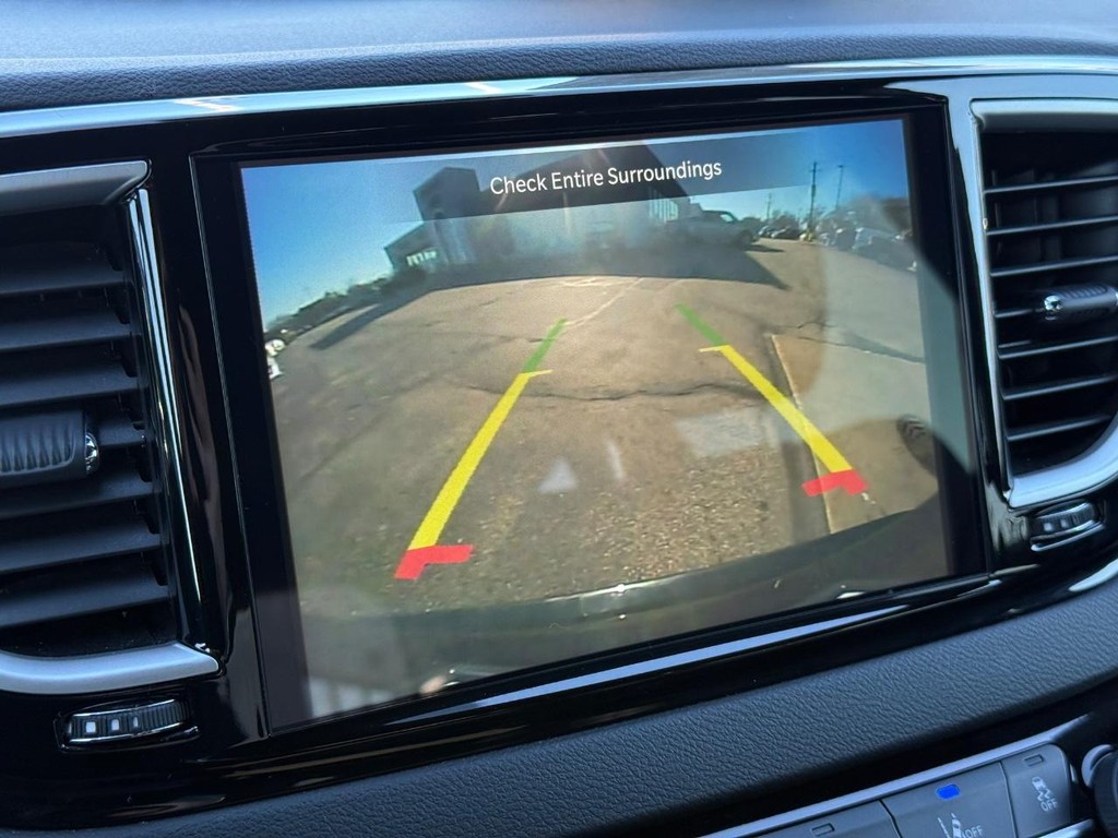 Chrysler Pacifica Vehicle Full-screen Gallery Image 18