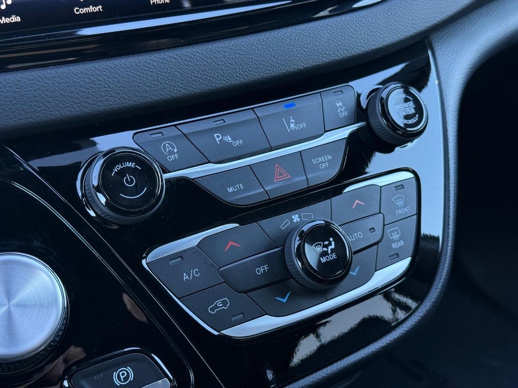 Chrysler Pacifica Vehicle Full-screen Gallery Image 19