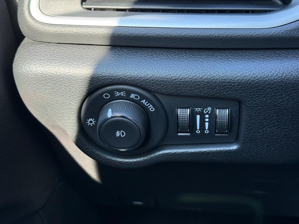 Chrysler Pacifica Vehicle Full-screen Gallery Image 20