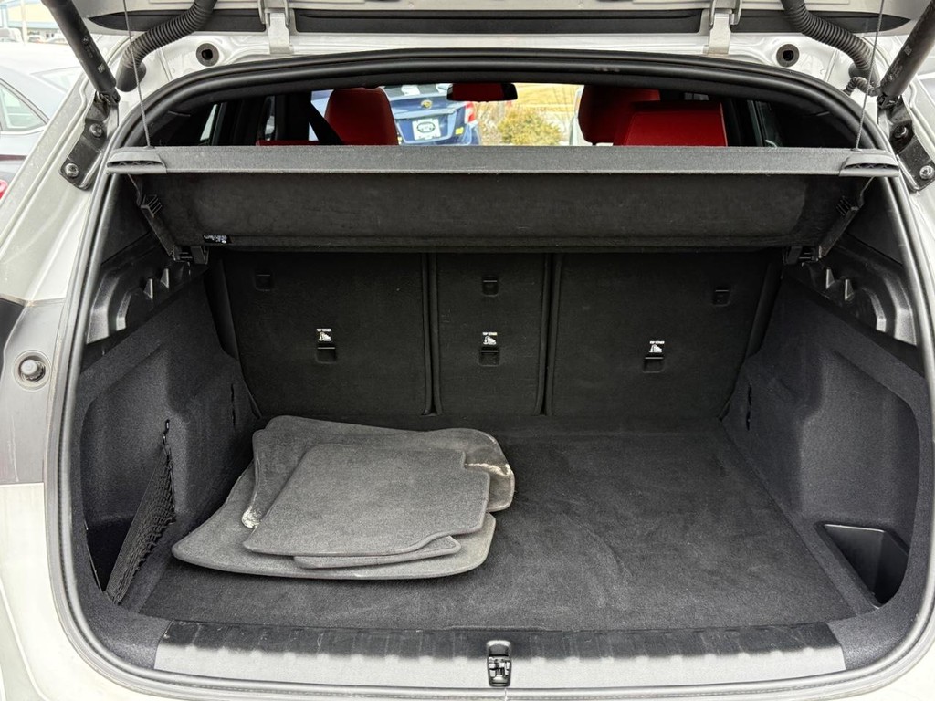 BMW X1 Vehicle Full-screen Gallery Image 05