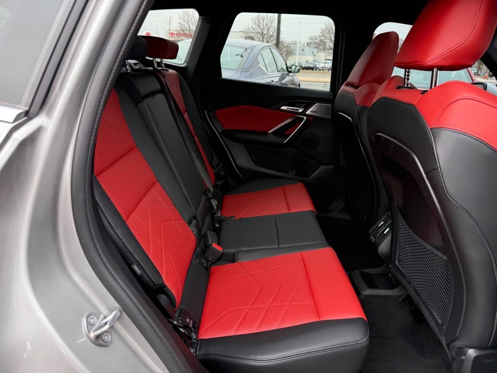 BMW X1 Vehicle Full-screen Gallery Image 07