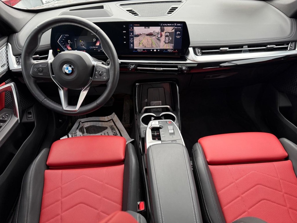 BMW X1 Vehicle Full-screen Gallery Image 08