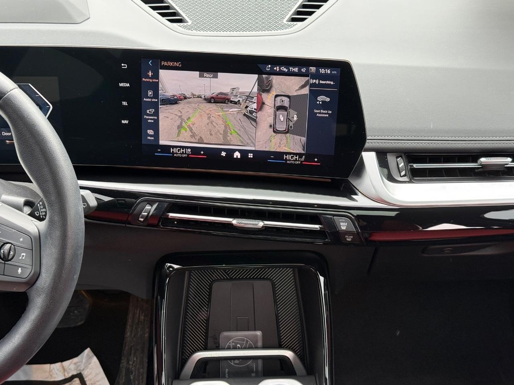 BMW X1 Vehicle Full-screen Gallery Image 09