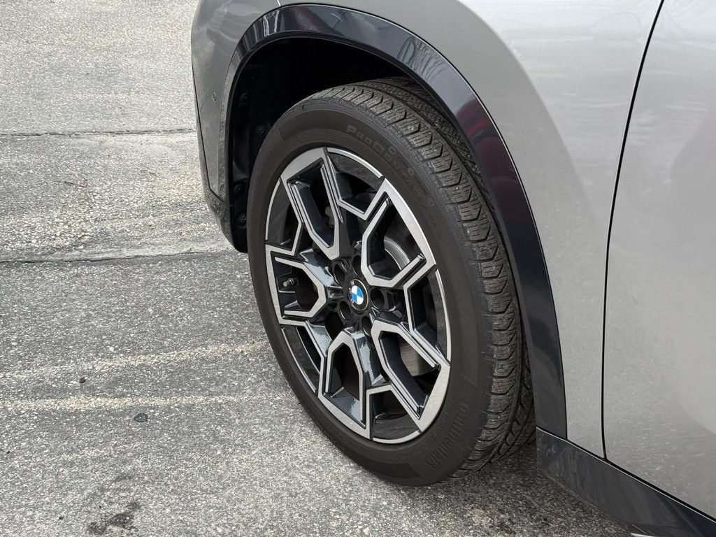 BMW X1 Vehicle Full-screen Gallery Image 14