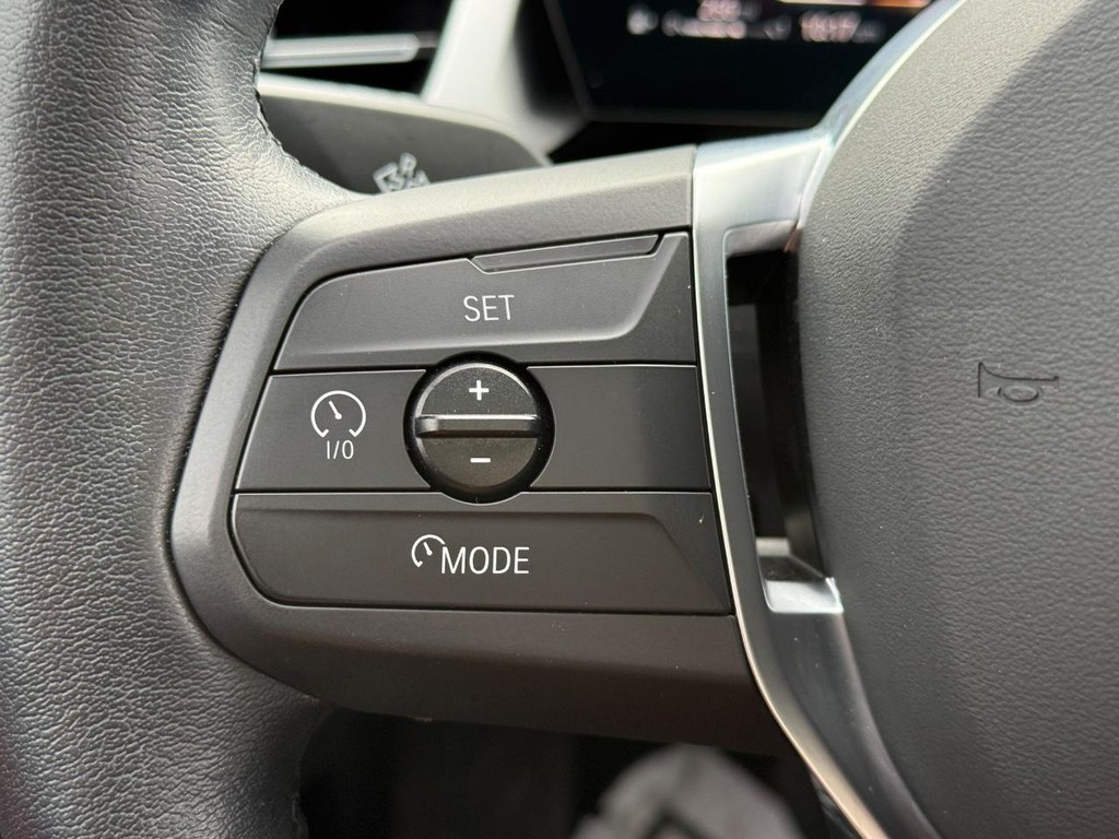 BMW X1 Vehicle Full-screen Gallery Image 15