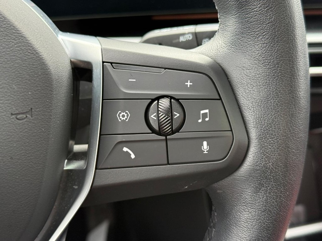 BMW X1 Vehicle Full-screen Gallery Image 16