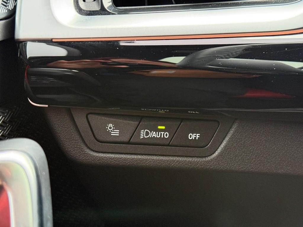 BMW X1 Vehicle Full-screen Gallery Image 20