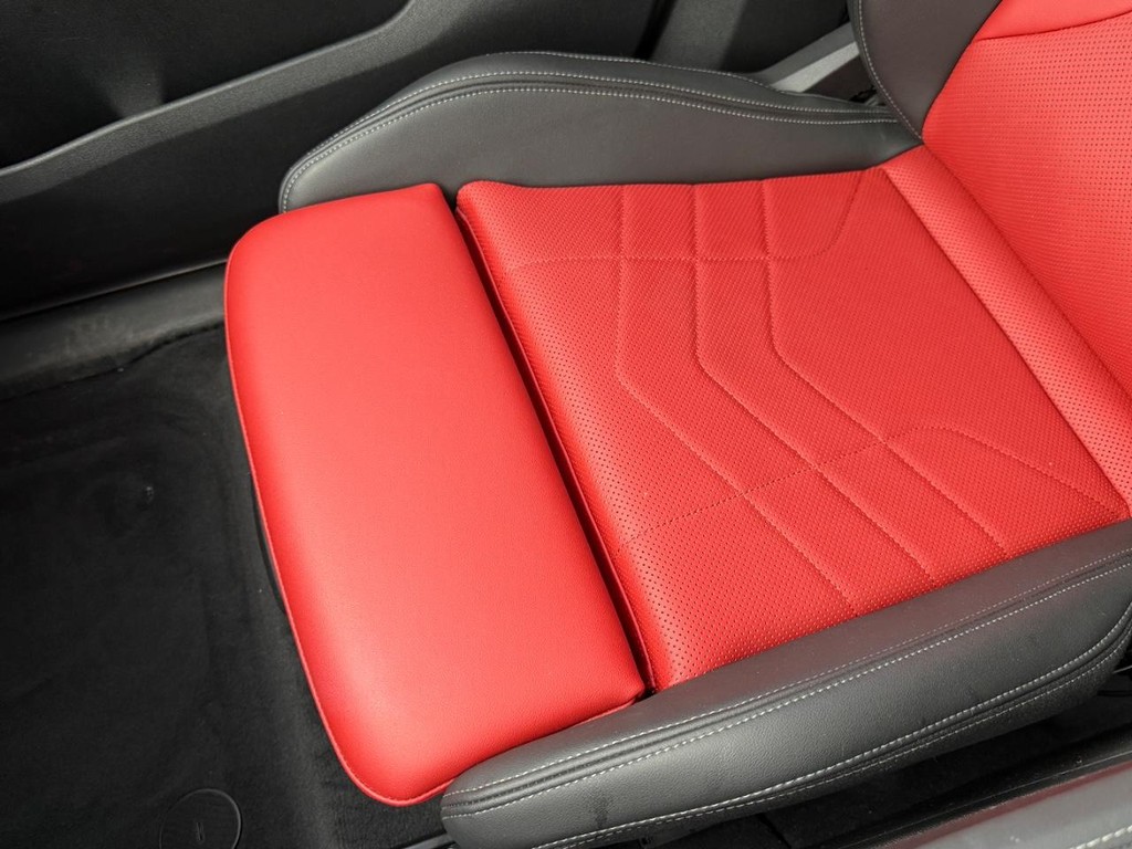 BMW X1 Vehicle Full-screen Gallery Image 21