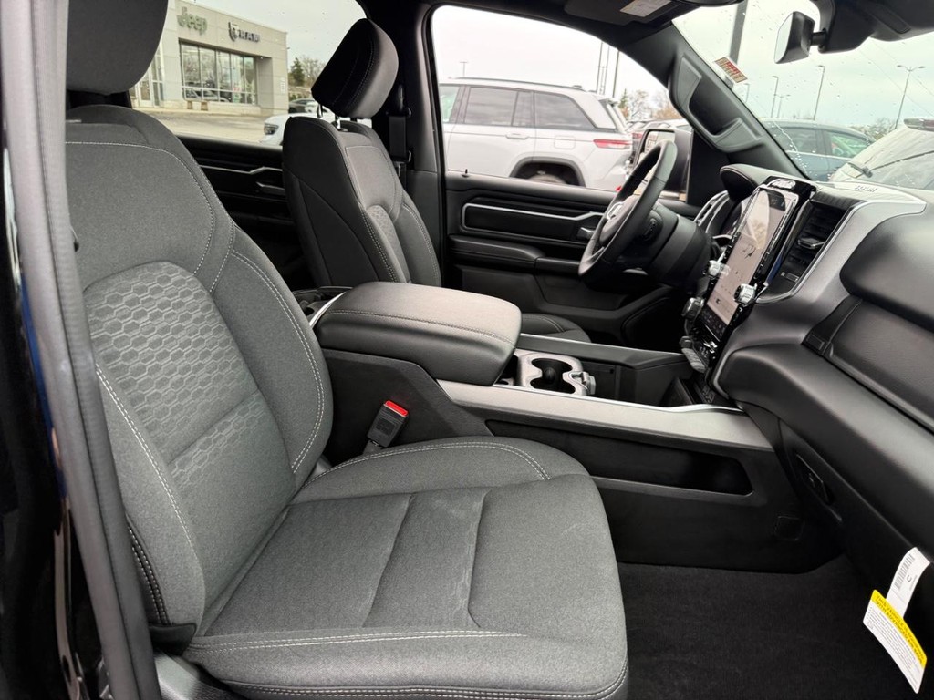 Ram 1500 Vehicle Full-screen Gallery Image 06