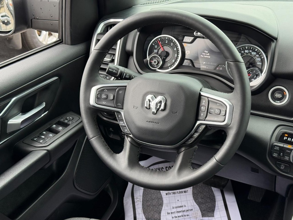 Ram 1500 Vehicle Full-screen Gallery Image 11
