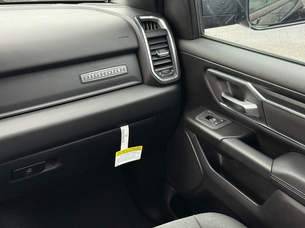 Ram 1500 Vehicle Full-screen Gallery Image 12