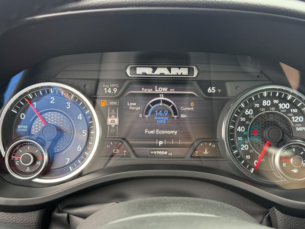 Ram 1500 Vehicle Full-screen Gallery Image 17